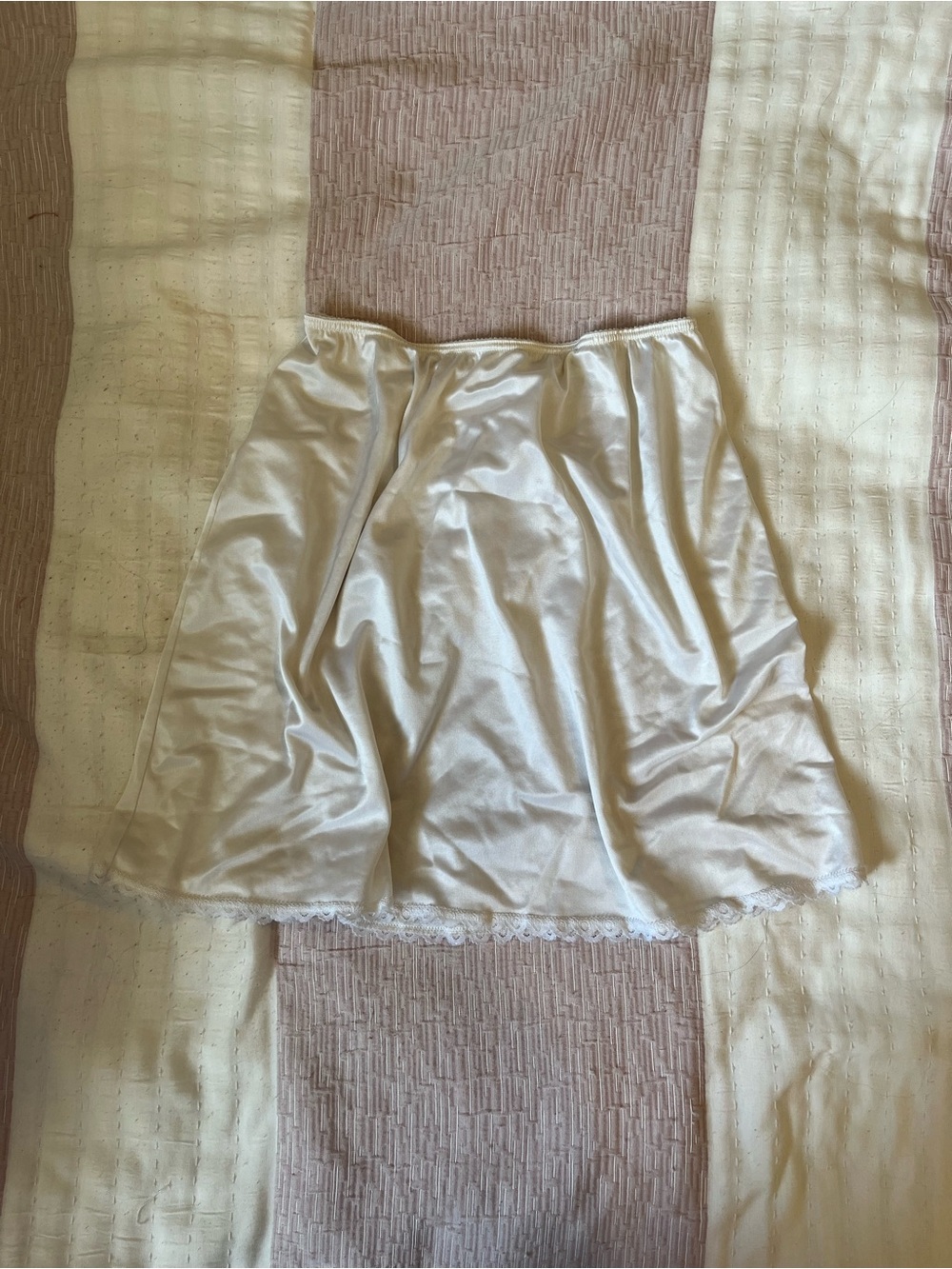Vintage Women's White Nylon Knee length Slip/Skirt Lace Hem Size Large